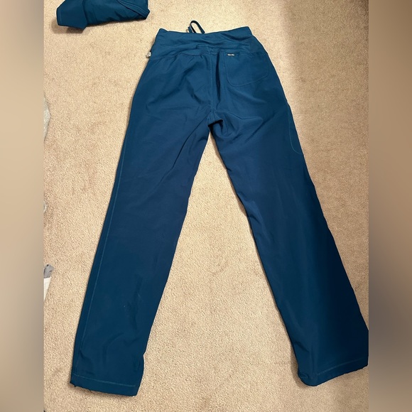 Cherokee Infinity Scrub Set - Picture 7 of 7